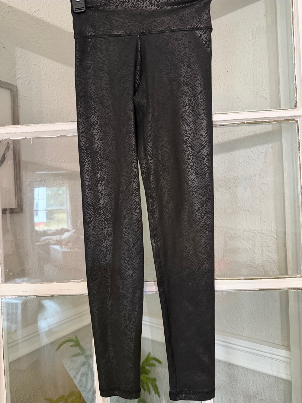 Offline by aerie Women’s High-Waist Black Textured Leggings